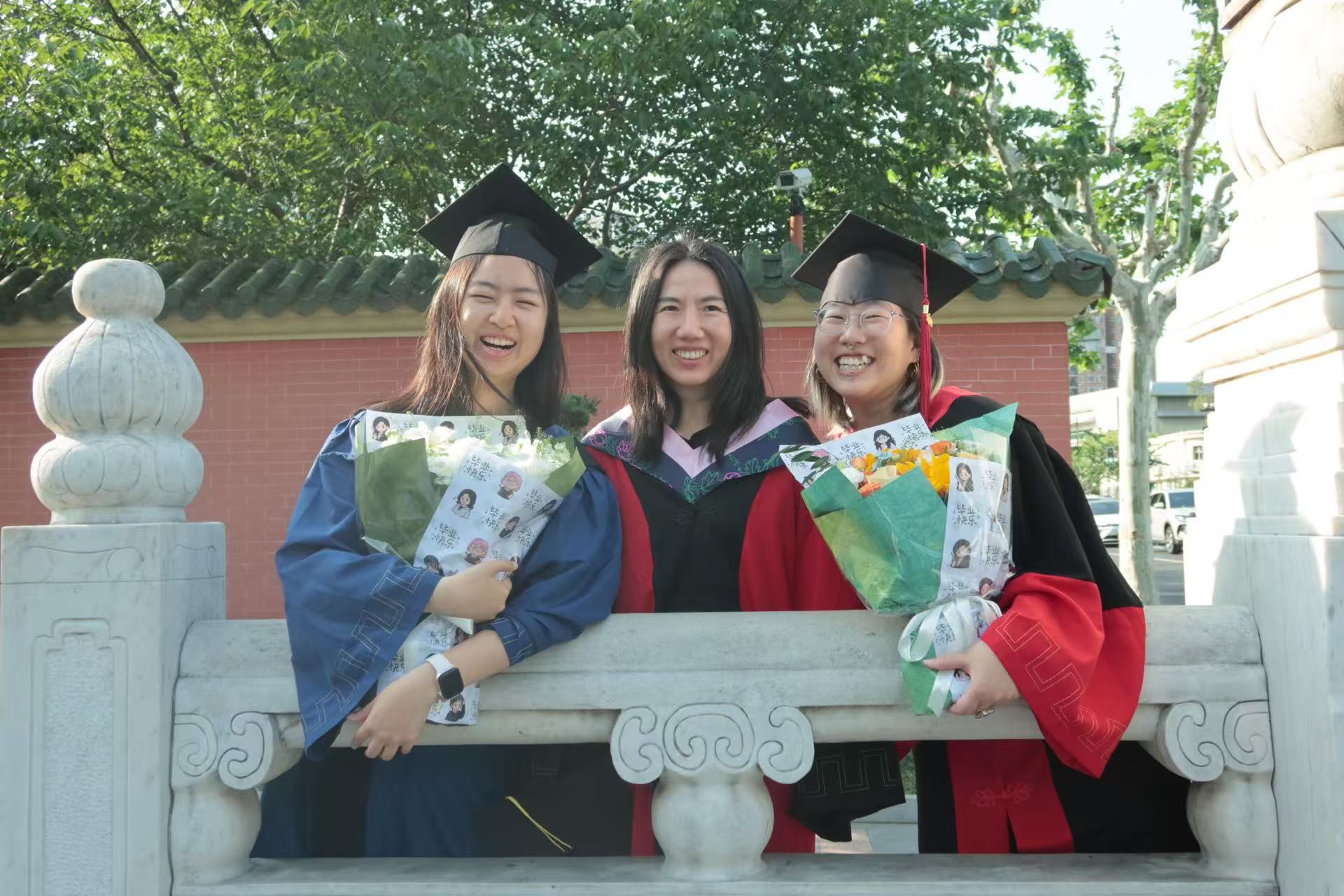 zhenni_xuyining_graduate1